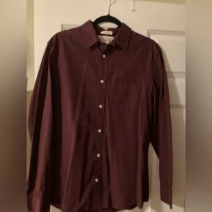 H&M, Long Sleeve Button Down, Men's SIZE: Medium. Color: Maroon.